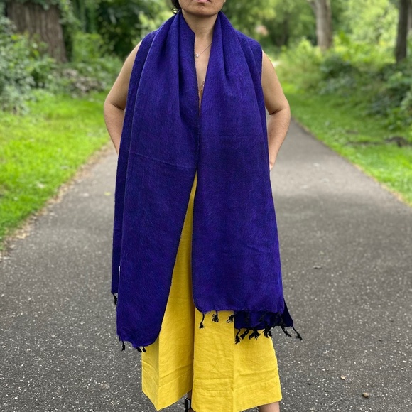 Himalayan yak wool shawl/wrap/scarf/blanket handmade in Nepal. Warm Soft Light. - Picture 3 of 9